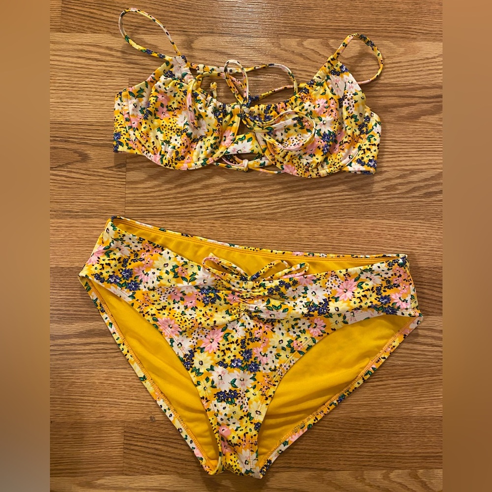 Time and Tru Ruched Underwire Bikini Top and Cinched Bikini Swim Bottoms